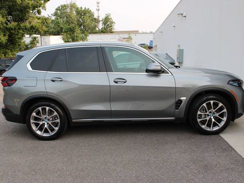 Used 2025 BMW X5 xDrive50e AWD/4WD image 32