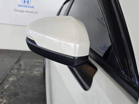 Used 2023 Honda HR-V LX image 15