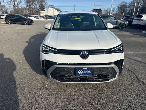 Certified 2025 Volkswagen Taos SE w/ Panoramic Sunroof Package image 2