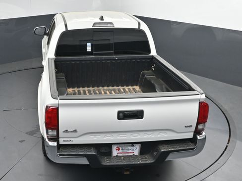 Used 2020 Toyota Tacoma SR5 image 38