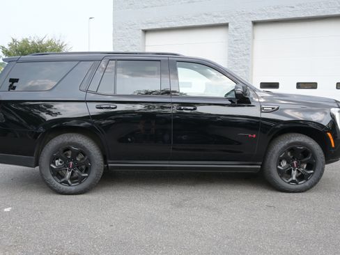 Used 2026 GMC Yukon AT4 w/ AT4 Premium Plus Package AWD/4WD image 10