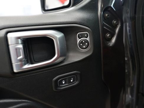 Used 2020 Jeep Wrangler Unlimited Sport image 26