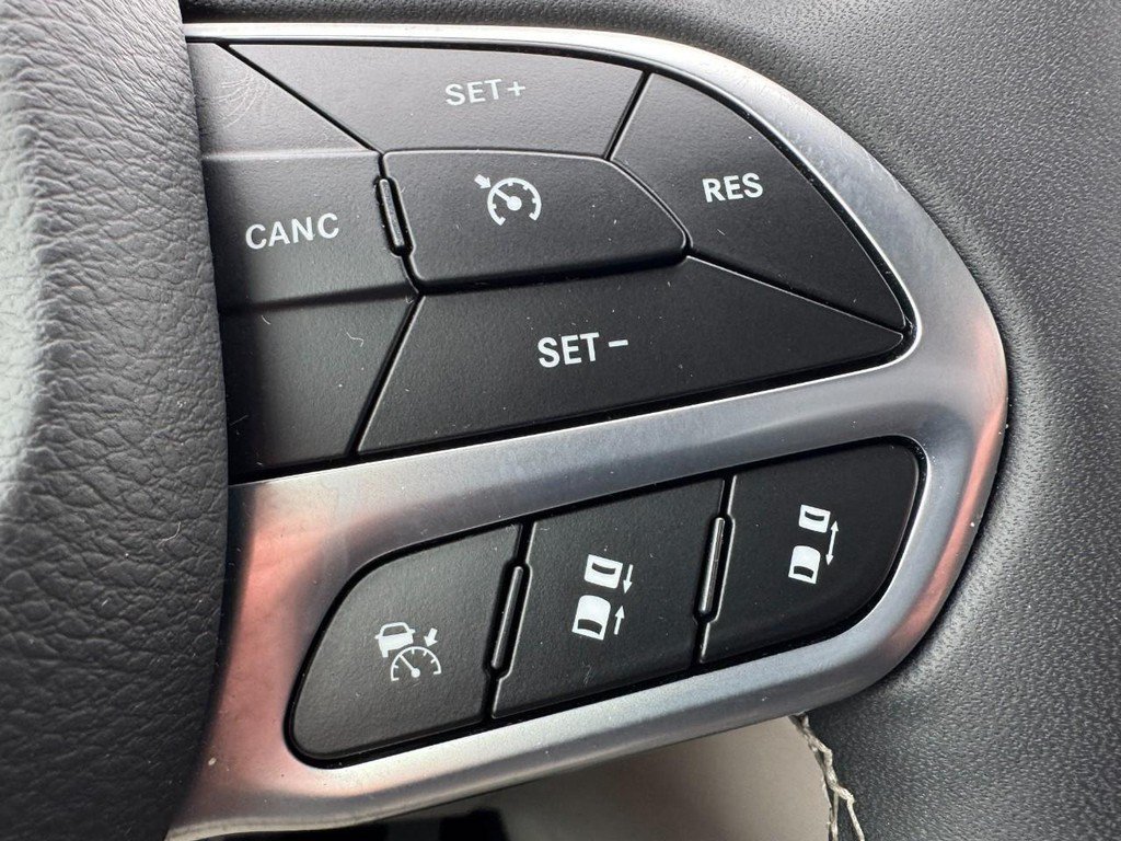 Used 2024 Chrysler Pacifica Touring-L FWD image 18