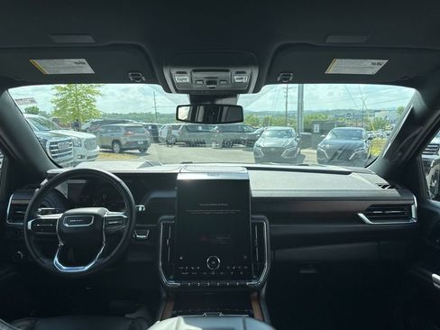Used 2025 GMC Yukon XL Denali RWD image 22