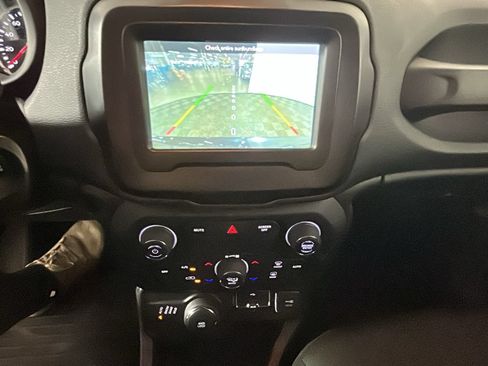 Used 2020 Jeep Renegade Latitude w/ Cold Weather Group AWD/4WD image 28
