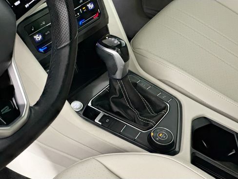 Used 2024 Volkswagen Tiguan SE R-Line image 31