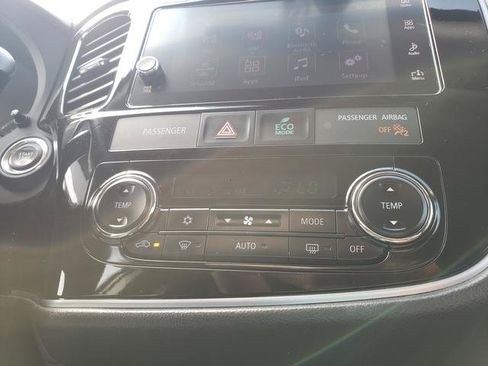 Used 2018 Mitsubishi Outlander AWD image 22