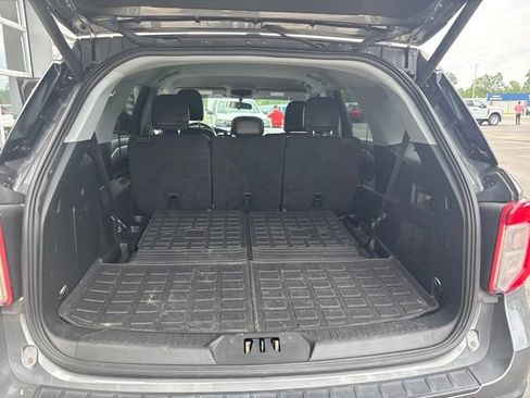 Used 2024 Ford Explorer XLT w/ Equipment Group 202A RWD image 23