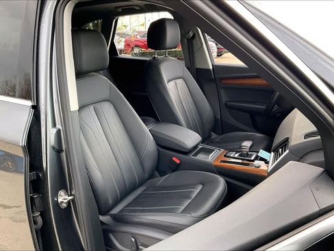 Used 2022 Audi Q5 2.0T Premium w/ Convenience Package image 8