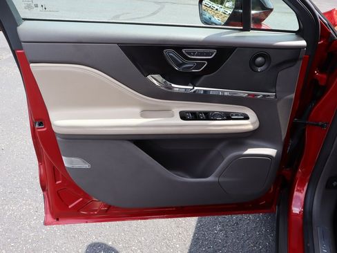 Used 2022 Lincoln Corsair Reserve w/ Equipment Group 201A image 25