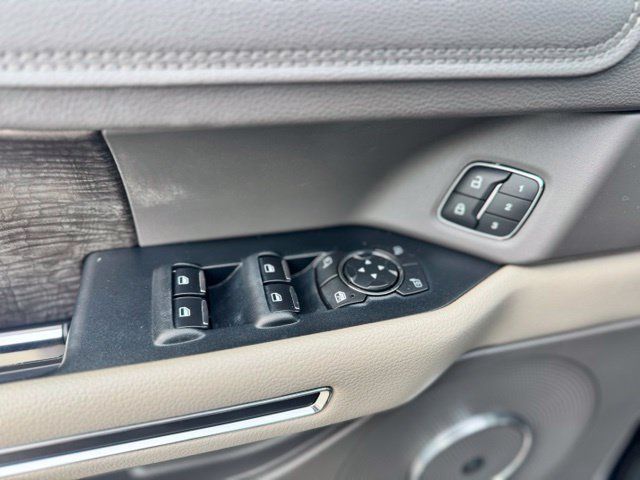 Used 2018 Ford Expedition Limited w/ Equipment Group 301A AWD/4WD image 18