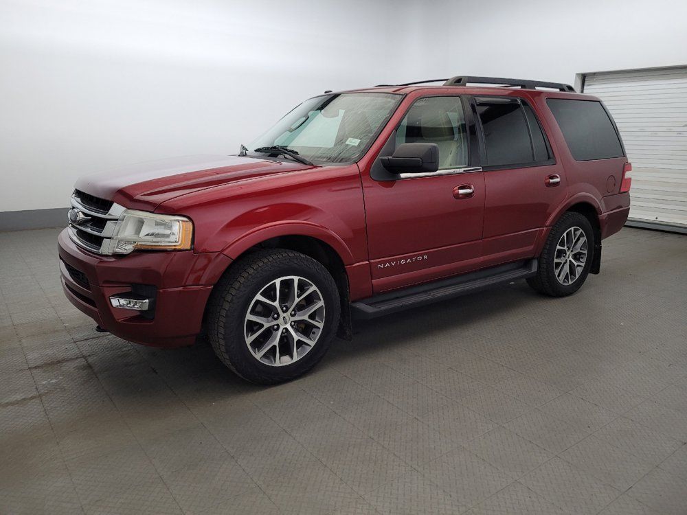 Used 2017 Ford Expedition XLT w/ Equipment Group 202A AWD/4WD image 2