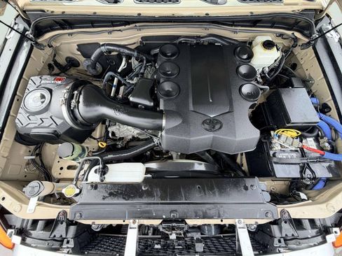 Used 2012 Toyota FJ Cruiser 4WD w/ Upgrade Pkg image 12