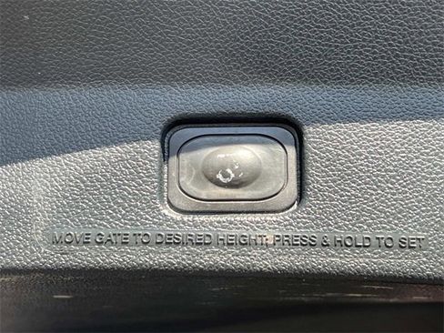 Used 2018 Ford Explorer XLT w/ Equipment Group 202A image 13