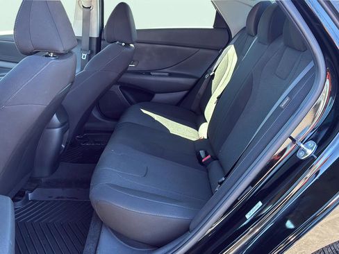 Certified 2025 Hyundai Elantra SE image 14