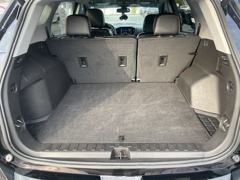 Used 2023 GMC Terrain AT4 image 9