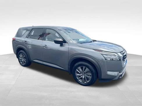 Used 2023 Nissan Pathfinder S FWD image 2