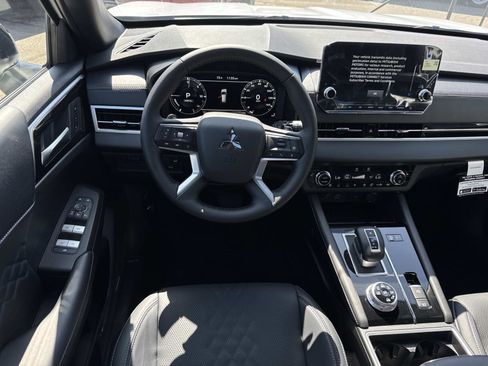 New 2025 Mitsubishi Outlander SEL image 10