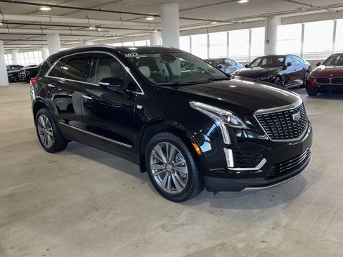 Used 2022 Cadillac XT5 Premium Luxury image 2