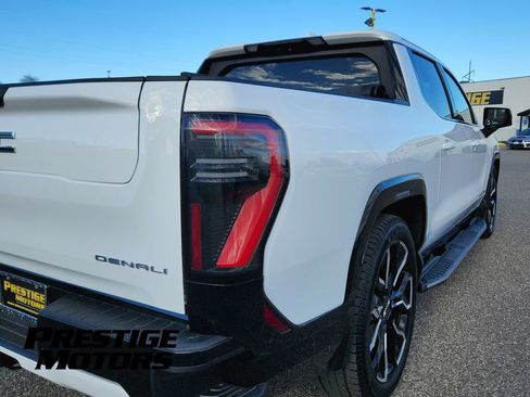 Used 2025 GMC Sierra EV Denali AWD/4WD image 11