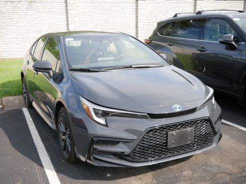 Certified 2023 Toyota Corolla SE w/ Carpet Mat Package (TMS) FWD image 3