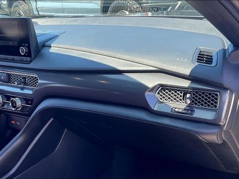 Used 2023 Acura Integra A-Spec image 17