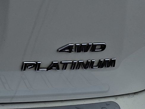 Used 2020 Nissan Pathfinder Platinum image 36
