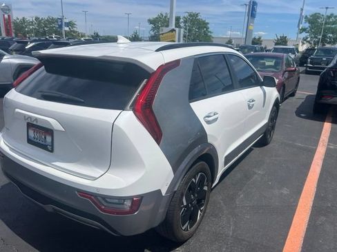 Used 2023 Kia Niro Wave w/ Wave Preserve Package FWD image 5