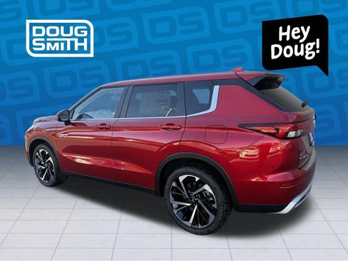 New 2025 Mitsubishi Outlander SE image 2