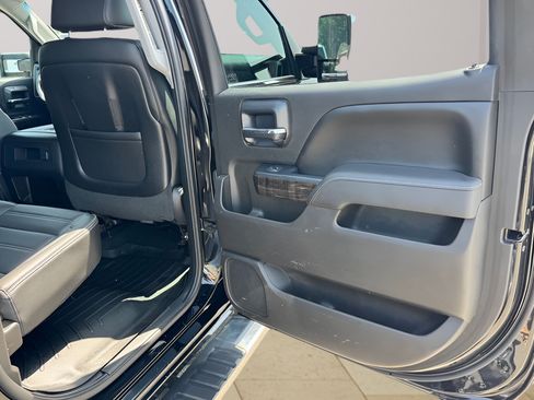 Used 2015 GMC Sierra 2500 Denali w/ Suspension Package, Off-Road AWD/4WD image 10