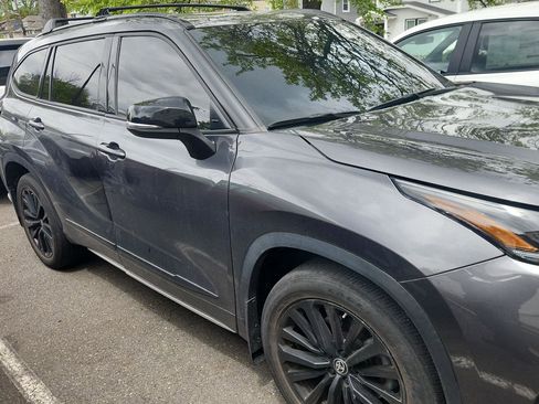 Used 2023 Toyota Highlander XSE AWD/4WD image 2