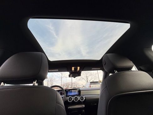 Used 2025 Mercedes-Benz CLA 250 4MATIC image 32