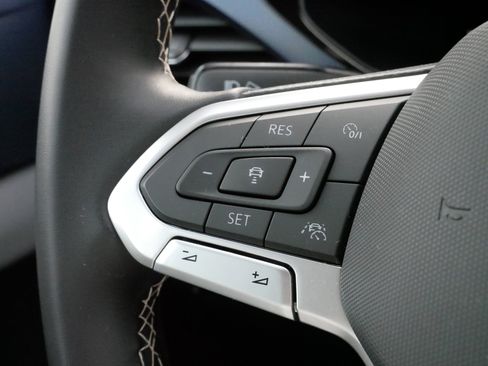 Certified 2023 Volkswagen Taos SE w/ Panoramic Sunroof Package image 26