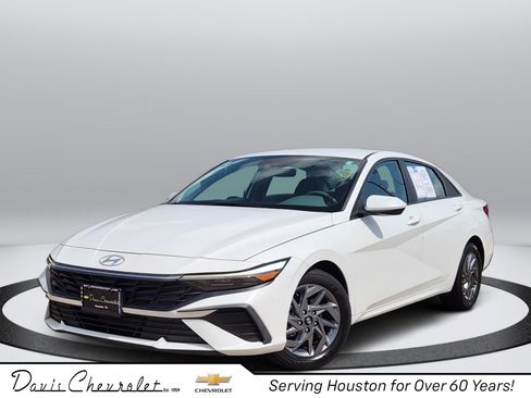 Used 2024 Hyundai Elantra SEL FWD image 1