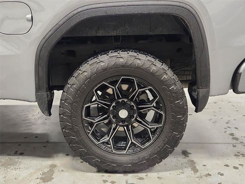 Used 2024 GMC Sierra 1500 AT4 w/ Technology Package AWD/4WD image 33