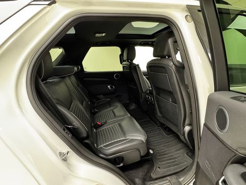 Used 2017 Land Rover Discovery HSE image 17