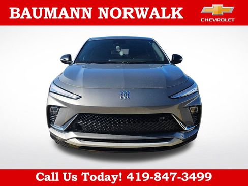 Used 2024 Buick Envista Sport Touring w/ Convenience I Package FWD image 2