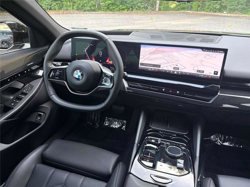 Used 2024 BMW 530i w/ Premium Package RWD image 14