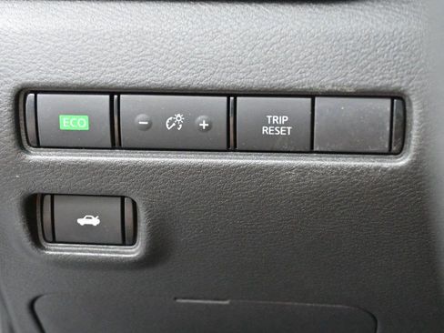 Used 2024 Nissan Sentra S FWD image 19