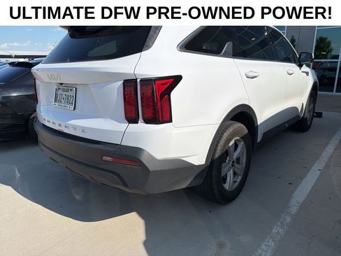 Used 2022 Kia Sorento LX FWD image 3