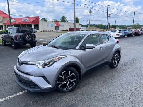 Used 2018 Toyota C-HR XLE FWD image 12