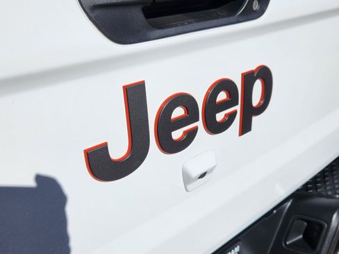 Used 2024 Jeep Gladiator Mojave w/ Safety Group AWD/4WD image 11