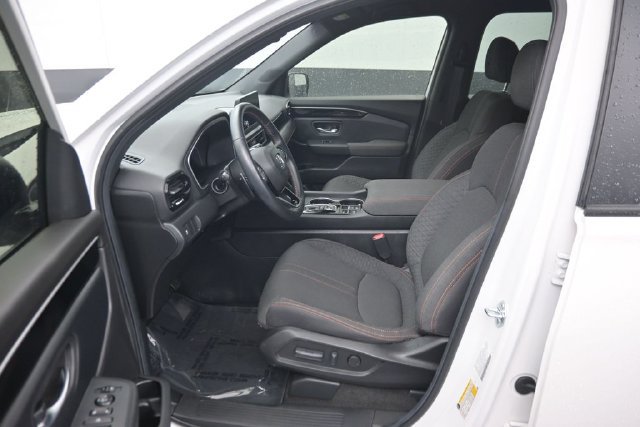 Certified 2025 Honda Pilot Sport image 9