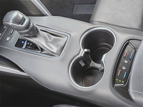 Used 2023 Toyota Venza Limited image 20