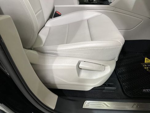 Certified 2022 Volkswagen Atlas SE w/ Panoramic Sunroof Package image 37