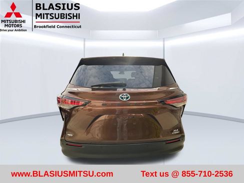 Used 2022 Toyota Sienna XLE AWD/4WD image 10