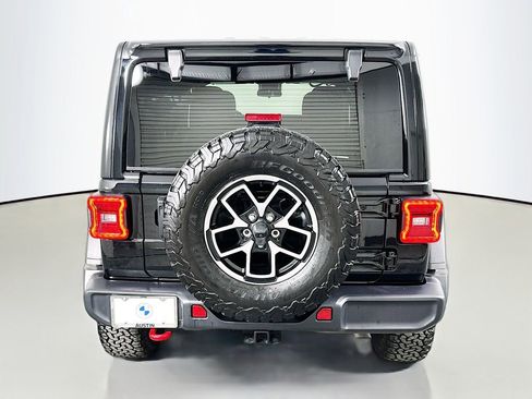 Used 2025 Jeep Wrangler Unlimited Rubicon w/ Convenience Group image 6