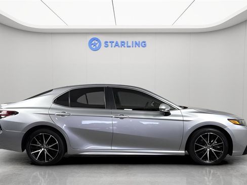 Used 2024 Toyota Camry SE image 11