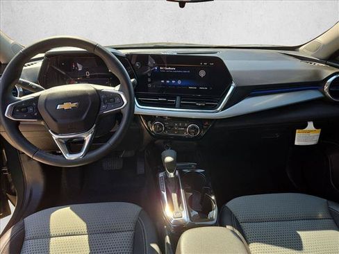 Used 2026 Chevrolet Trax LT w/ Driver Confidence Package FWD image 17