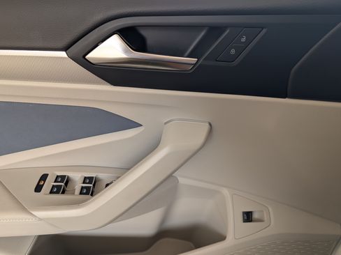 Used 2025 Volkswagen Jetta SE w/ Sunroof Package FWD image 16